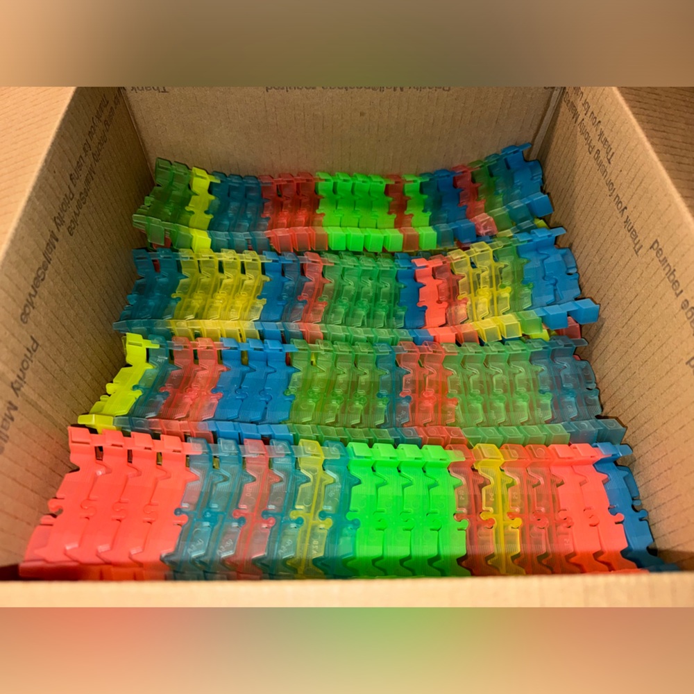 609 Magic Tracks Glow in the Dark Race Track Pieces.